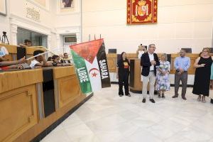 La Diputación respalda un año más el programa ‘Un verano en paz’ que acoge en Alicante a 37 niños saharauis