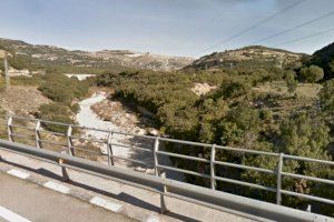 Dos heridos tras caer con su coche por un puente en Ares del Maestrat