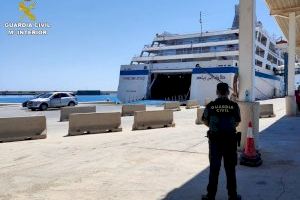 Cazan a un ladrón cargado de lingotes de oro y joyas al intentar huir en ferry de Alicante