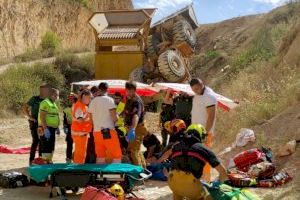 Herido de gravedad un trabajador al quedar atrapado bajo una excavadora en la cantera de La Nucía