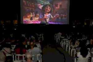 Cinema a la plaça’ se estrena con lleno absoluto en su primer fin de semana en Torrent