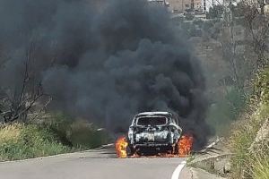 Cortan la carretera entre Bejís y Teresa por el incendio de un vehículo