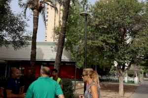 Benidorm mejora la iluminación de la calle Murcia con la instalación de 35 nuevas farolas
