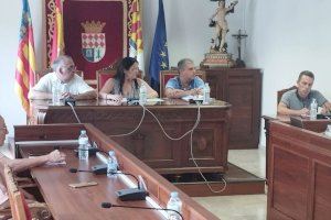 El Pleno de La Vilavella hace oficial la renuncia a su acta de concejal de Laura Escrivá