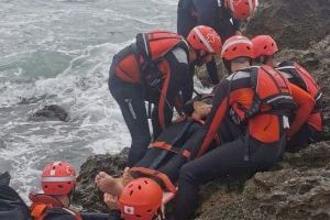 Cruz Roja realiza una formación especializada para socorristas en los acantilados de Xàbia