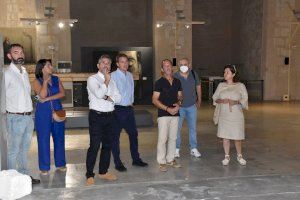 El Director General de Cultura Sergio Arlandis visita la Fira de Xàtiva y la exposición antológica de Manuel Boix