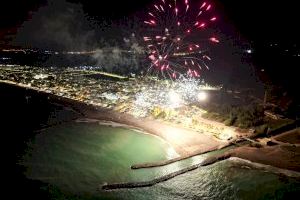 Almenara il·lumina la mar Mediterrània amb un gran castell de focs artificials
