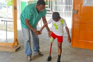 Manos Unidas Valencia facilita prótesis para personas con discapacidad en Haití