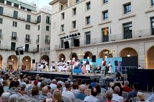 Más de 12.000 personas asisten a los 21 conciertos del ciclo ‘Verano de Músicas’ en la Plaza del Ayuntamiento