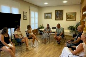 La Teniente alcalde del Grao traslada al nuevo presidente de la Comissió de Festes de Sant Pere la voluntad de colaborar por un Grao vivo