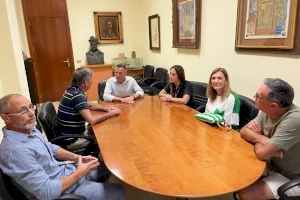 La Directiva de la agrupación de portadores se reúne con el Alcalde de Burriana