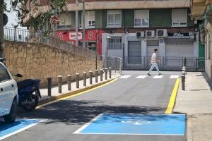 El Ayuntamiento de Elda mejora la accesibilidad y el asfalto de la calle Manuel Morales para aumentar la seguridad de los peatones