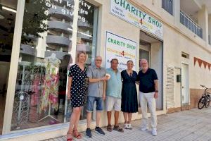 La asociación Giving4Giving realiza una nueva donación de 1.000 euros al Voluntariado Social de l’Alfàs