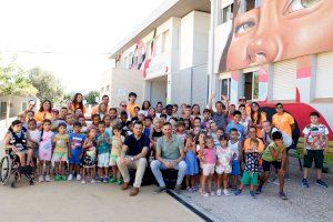 El campamento social de Mislata brinda diversión y bienestar a más de un centenar de menores durante el verano