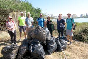 Las patrullas de vigilancia ambiental recogen 300 kilos de residuos de Las Salinas