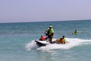 El Ayuntamiento de Sagunto realiza un simulacro de salvamento en la playa de Almardà