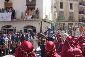 La “Setmana Gran” dels Moros i Cristians d’Ontinyent conclou amb les ambaixades i la desfilada final