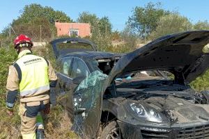 Evacuats els dos ocupants d'un cotxe que ha patit un accident a Vinaròs