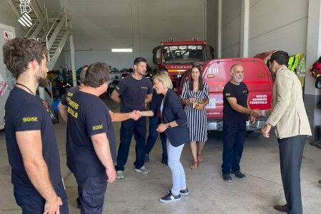 Elisa Núñez visita la base de bomberos y bomberas forestales de la Generalitat Valenciana en Bétera