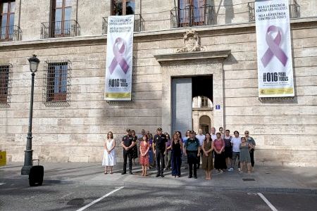 La Comunitat Valenciana guarda un minuto de silencio por el asesinato de una mujer en Alzira