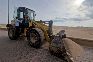 València treballa per a retornar les seues platges a la normalitat després del pas de la DANA