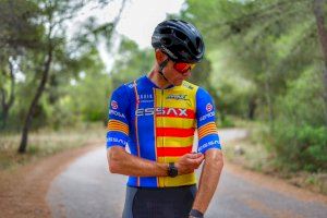 El ciclista valenciano Óscar Moscardó brilla en la Comunitat Valenciana y cumple con nota en Francia