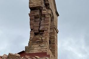 Un rayo impacta en el campanario de la Ermita de los Desamparados del Desierto de las Palmas
