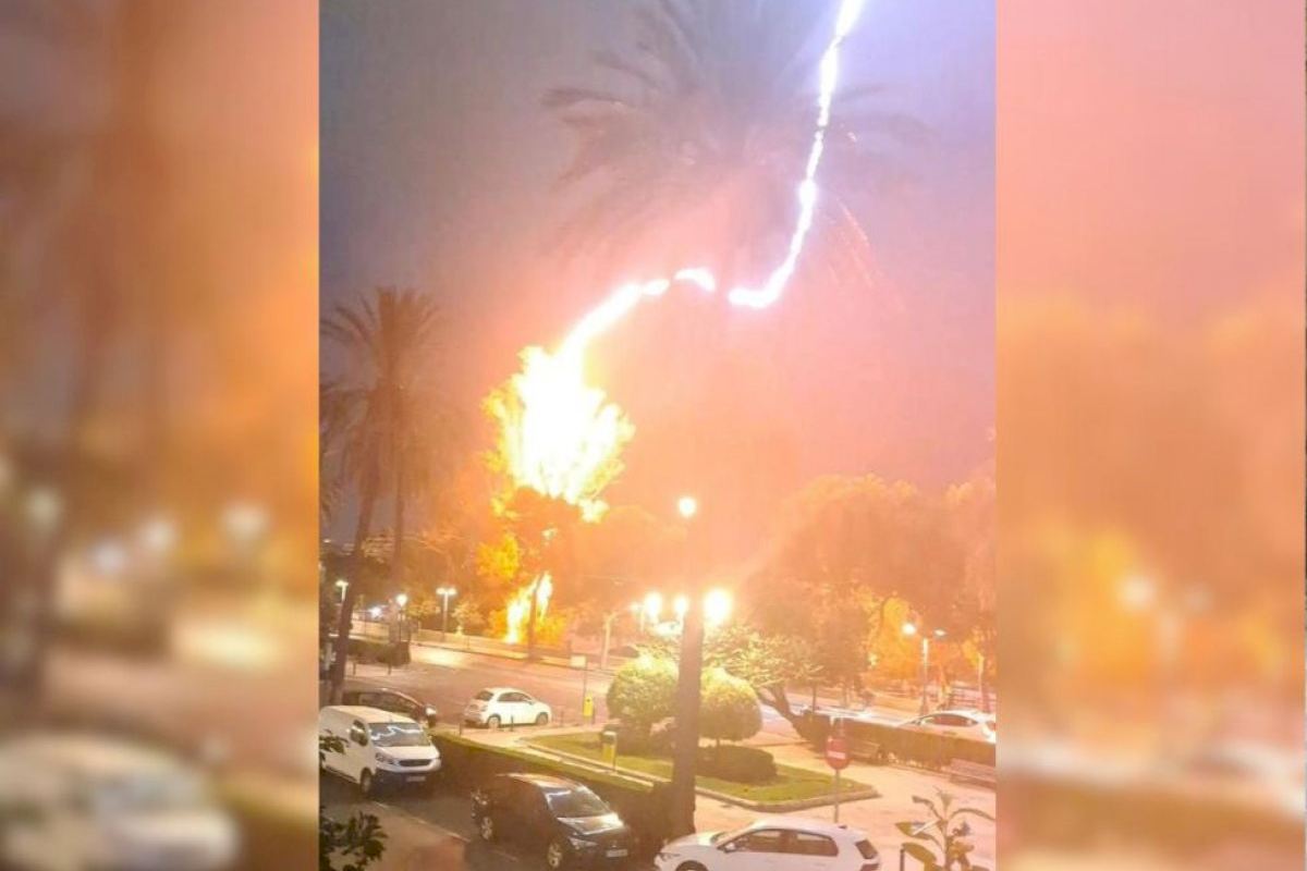 Un rayo cae en el centro de Valencia: La impactante imagen que deja la tormenta