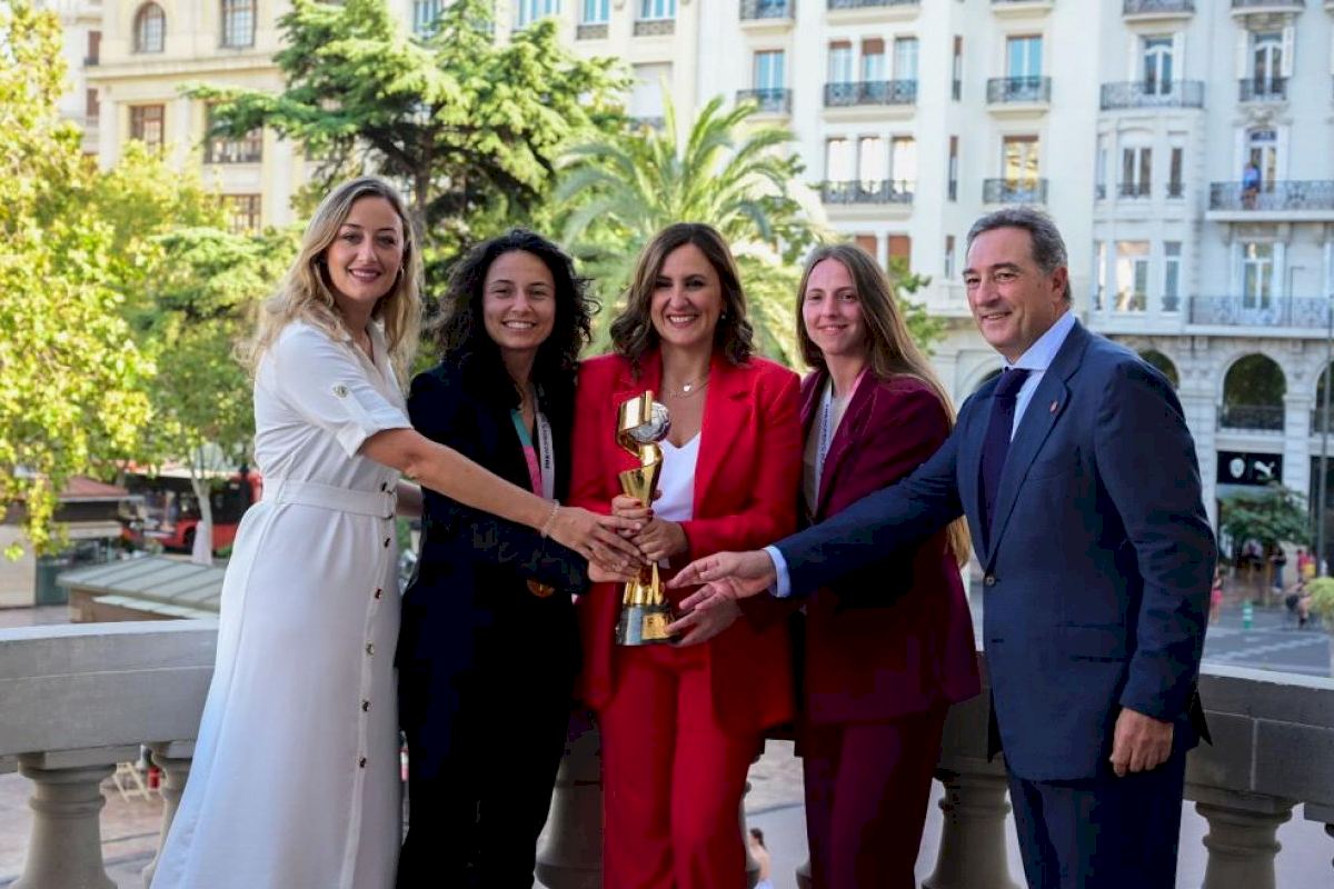 Valencia se vuelca con las campeonas del Mundial de Fútbol Femenino