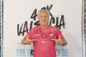 Los corredores, los primeros en descubrir la camiseta oficial New Balance del Maratón Valencia 2023