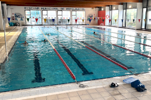 Rafelbunyol inverteix 48 mil € en les instal·lacions de la piscina coberta