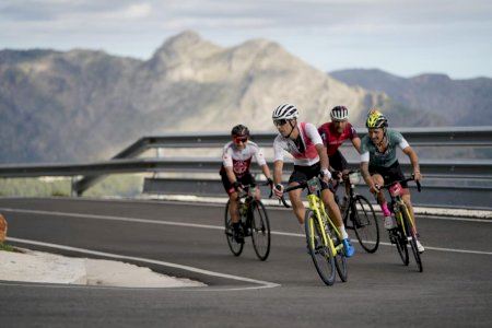 Más de 2.000 ciclistas disfrutan de la TotalEnergies Gran Fondo Alberto Contador