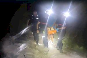 Rescatan por la noche a un menor de 14 años herido tras caer en una senda de Santa Pola
