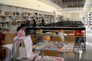 Compromís pide un informe que avale la salida de los libros de diversidad sexual de la zona infantil de la biblioteca de Burrriana
