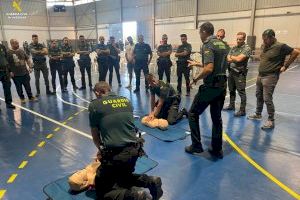 La Guardia Civil recibe formación para el uso de los desfibriladores semiautomáticos externos