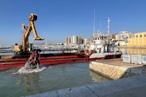 La Generalitat Valenciana realitza tasques de dragatge al port de Vinaròs