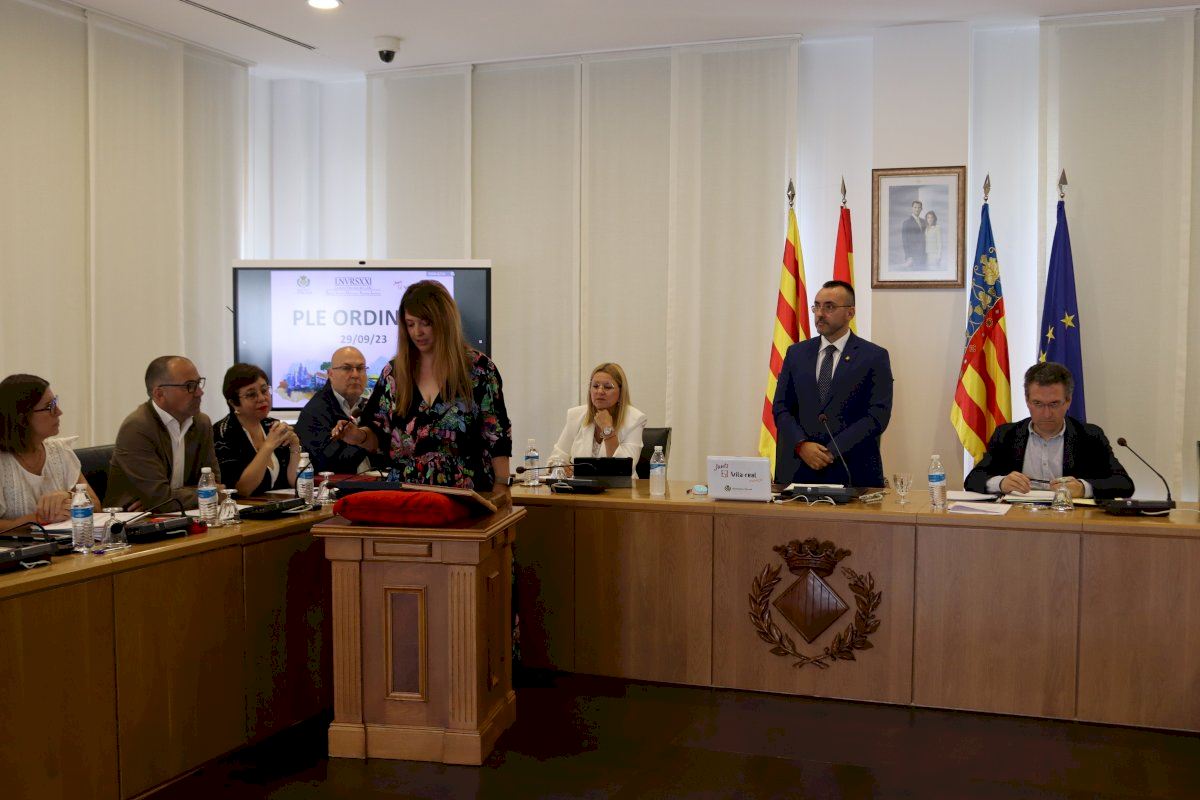 Ana Torres toma posesión del cargo de concejal de Vila-real tras la dimisión de Javier Serralvo
