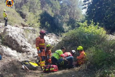 Els bombers rescaten a una senderista ferida a Xiva