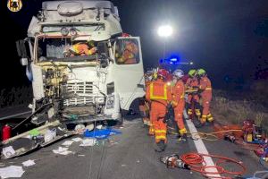 Grave accidente en Vallada al chocar dos camiones