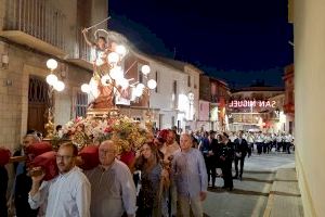 El barrio de la Ermita de Villajoyosa vive su día grande de las fiestas con la celebración de San Miguel