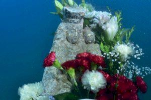 Ofrenda muy especial de las Fallas del Marítimo a la Virgen sumergida en su 50 aniversario