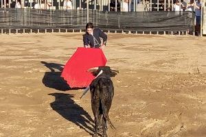 Tarde de domingo de toros en Almassora con la Escuela Taurina