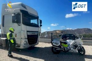 Un camionero ebrio conducía haciendo zigzag durante más de tres kilómetros por la autovía en Alicante