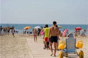 El servicio de playas accesibles cierra un verano de récord con 20.000 atenciones