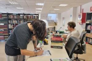 El Ayuntamiento de Torreblanca abre una encuesta para que los vecinos decidan los nuevos libros de la biblioteca