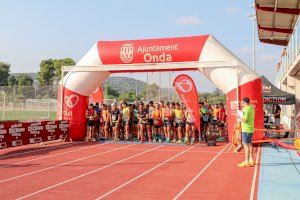 Más de 200 corredores han disfrutado de la carrera popular ‘5k Fira d’Onda’ por las calles del municipio