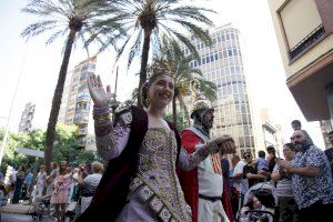Castelló ix al carrer per a viure el 9 d’Octubre amb la Desfilada de les Tres Cultures