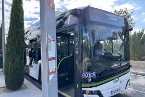 El autobús urbano cuenta por primera vez con una parada dentro del campus de la UMH