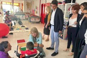 León destaca la “impresionante labor” que realiza el Centro Infanta Elena de paralíticos cerebrales