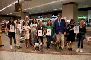 El Corte Inglés entrega 2.284 euros en alimentos para mascotas de la última campaña de Sant Antoni del Porquet